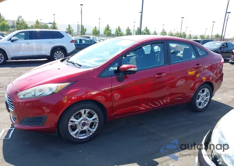 2015 Ford Fiesta Se z USA, uszkodzony, nr VIN 3FADP4BJ7FM213601